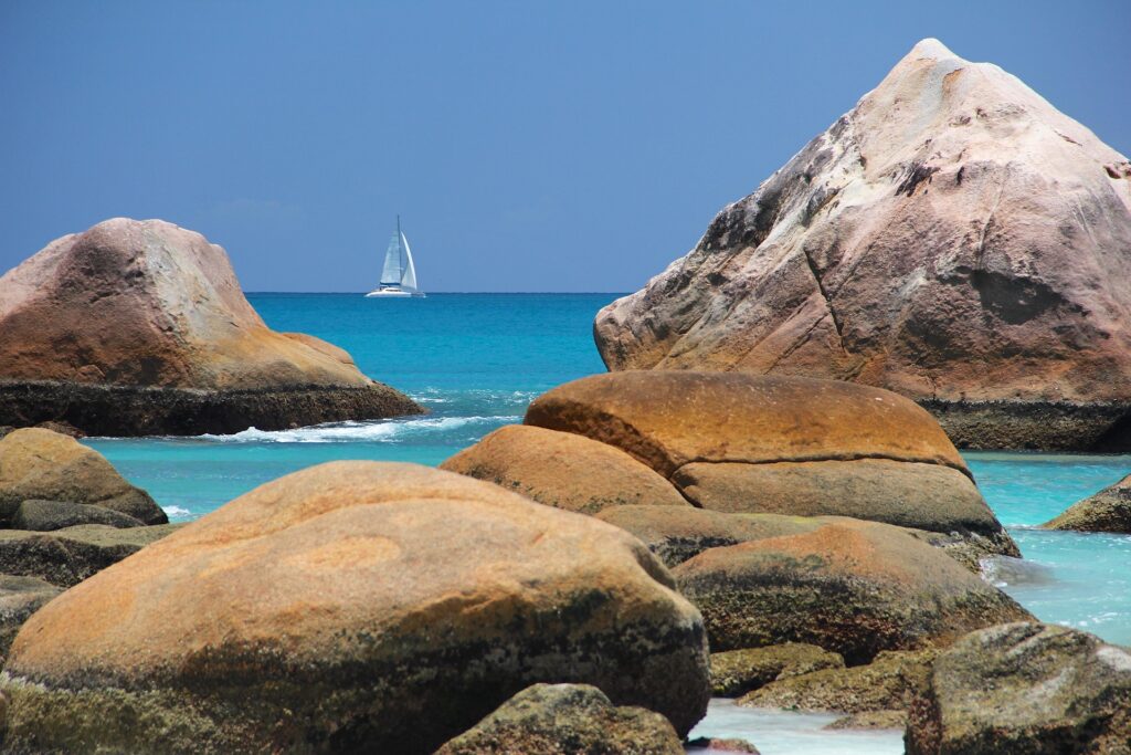 des rochers aux Seychelles